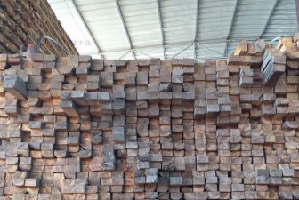 建筑木方模板用哪种木材比较实惠耐用?